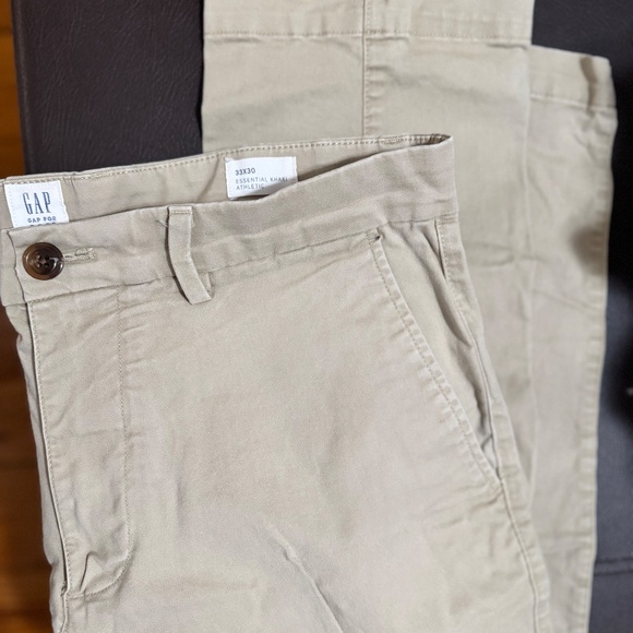 Men’s Light Tan Khaki Pants (33x30) | Gap Athletic Fit Essential Khakis - Picture 9 of 10